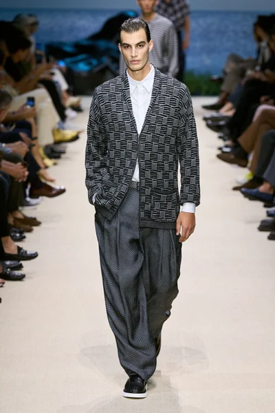 Look 19